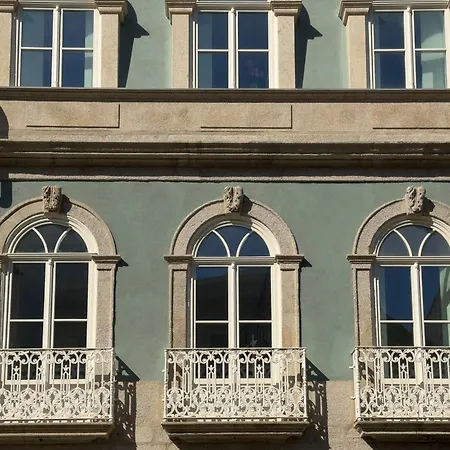 Edition 147 - Beachfront Luxury 1 Bedroom Porto